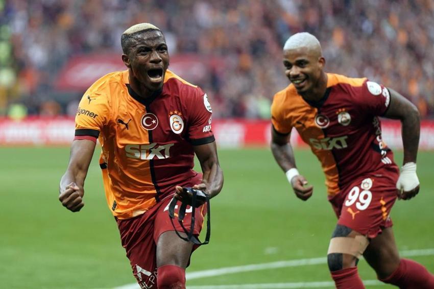 Süper Lig'de 25. kez şampiyon Galatasaray! 5. yıldızı taktı, taraftarlar sokağa döküldü