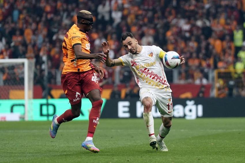 Süper Lig'de 25. kez şampiyon Galatasaray! 5. yıldızı taktı, taraftarlar sokağa döküldü