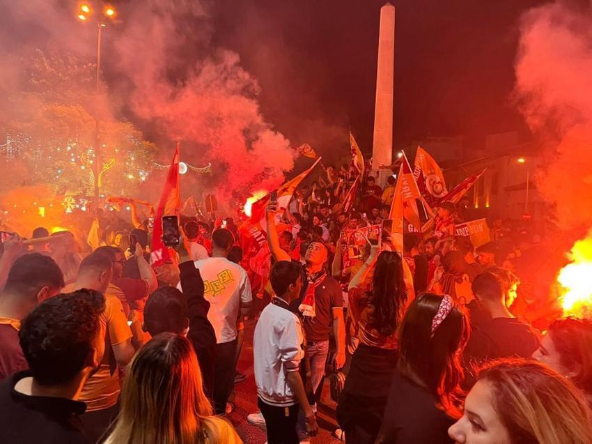 Süper Lig'de 25. kez şampiyon Galatasaray! 5. yıldızı taktı, taraftarlar sokağa döküldü