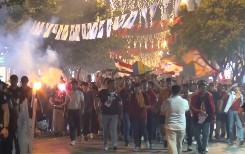 Süper Lig'de 25. kez şampiyon Galatasaray! 5. yıldızı taktı, taraftarlar sokağa döküldü