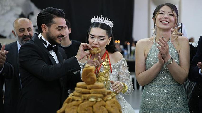 Diyarbakırlı gelin ile damat düğünde kestikleri tatlıyla olay oldu! Sebebi sonradan açıklandı