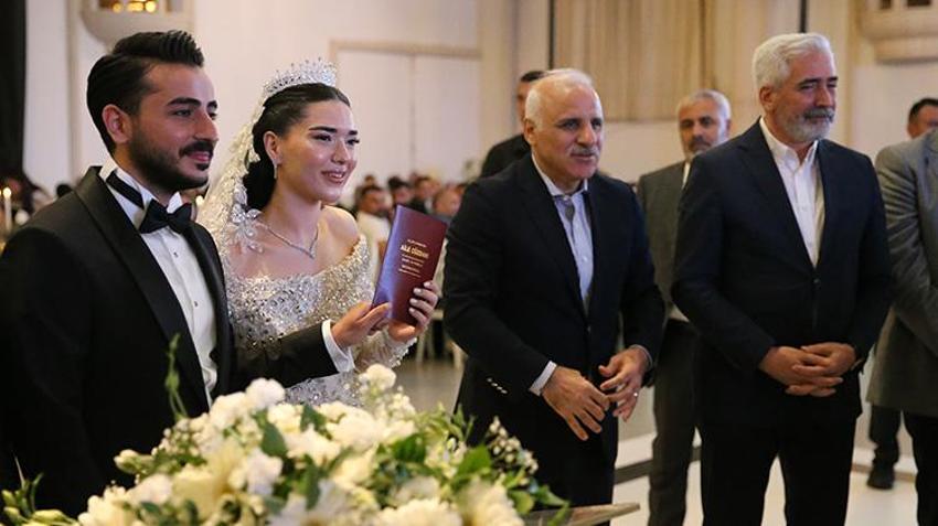 Diyarbakırlı gelin ile damat düğünde kestikleri tatlıyla olay oldu! Sebebi sonradan açıklandı