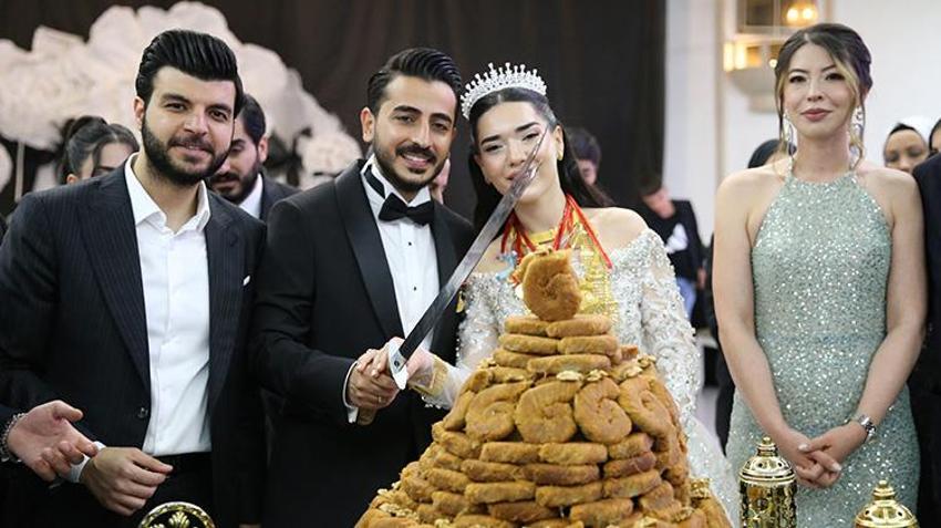 Diyarbakırlı gelin ile damat düğünde kestikleri tatlıyla olay oldu! Sebebi sonradan açıklandı
