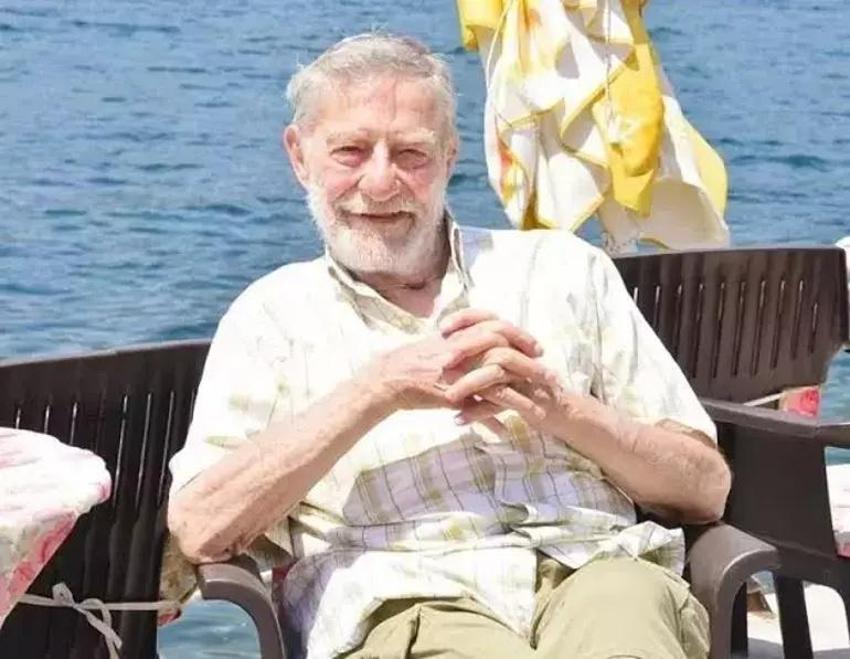 Ahmet Mekin'in son durumu belli oldu! 93 yaşında ameliyata alındı
