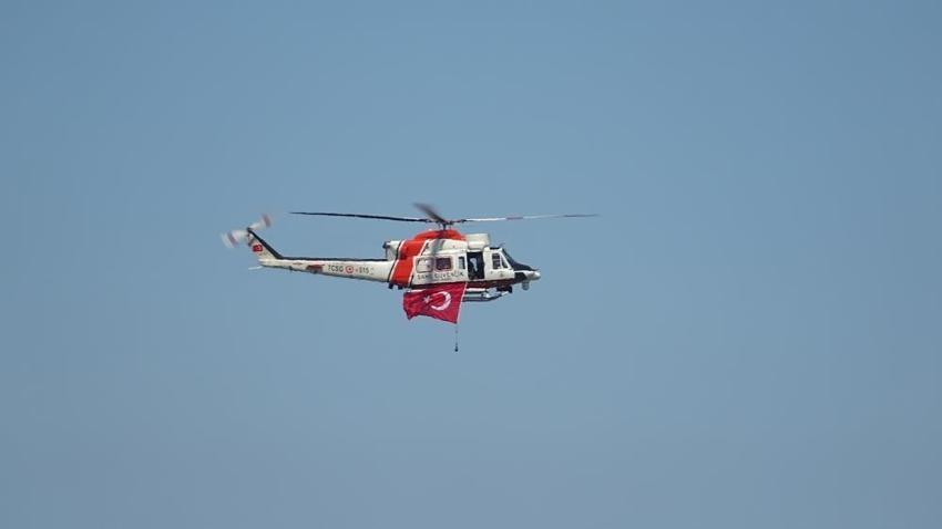 Samsun'da balıkçıların 19 Mayıs gösterisine TCG Anadolu da katıldı!

