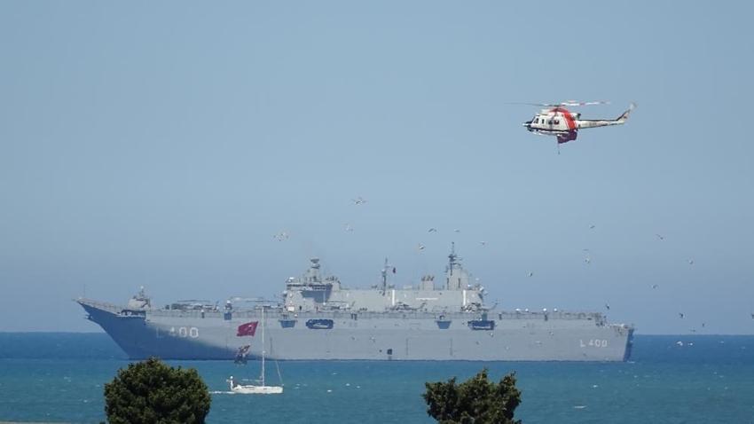 Samsun'da balıkçıların 19 Mayıs gösterisine TCG Anadolu da katıldı!
