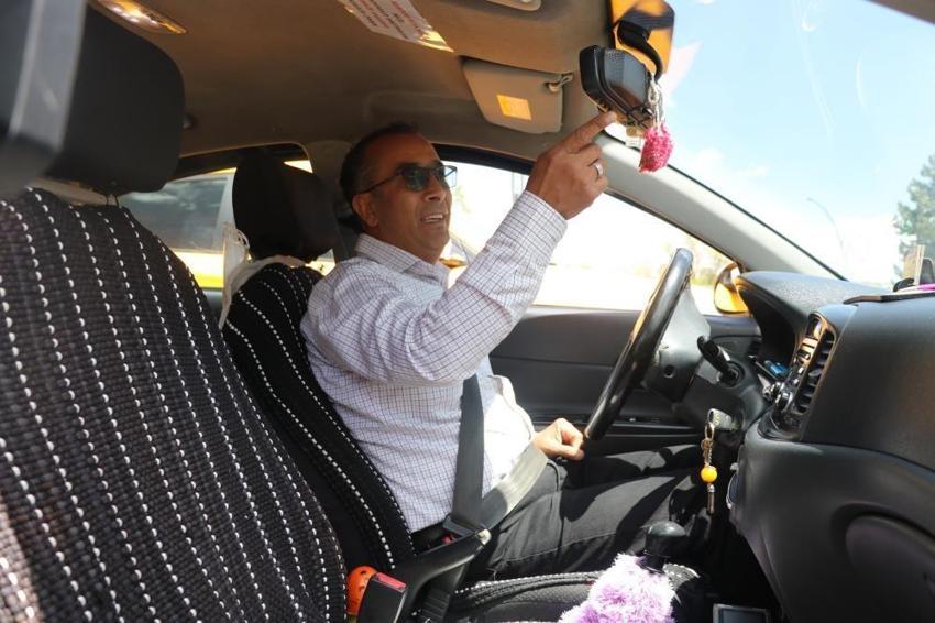 Onun taksisine binen hastalık yüzü görmüyor! Sivas'ta aranan taksici oldu