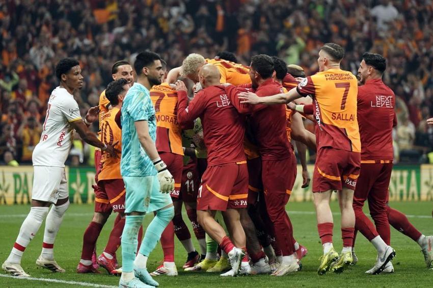 Dursun Özbek'ten Okan Buruk'a şampiyonluk hediyesi! Dünya yıldızı Galatasaray'a bedavaya geliyor