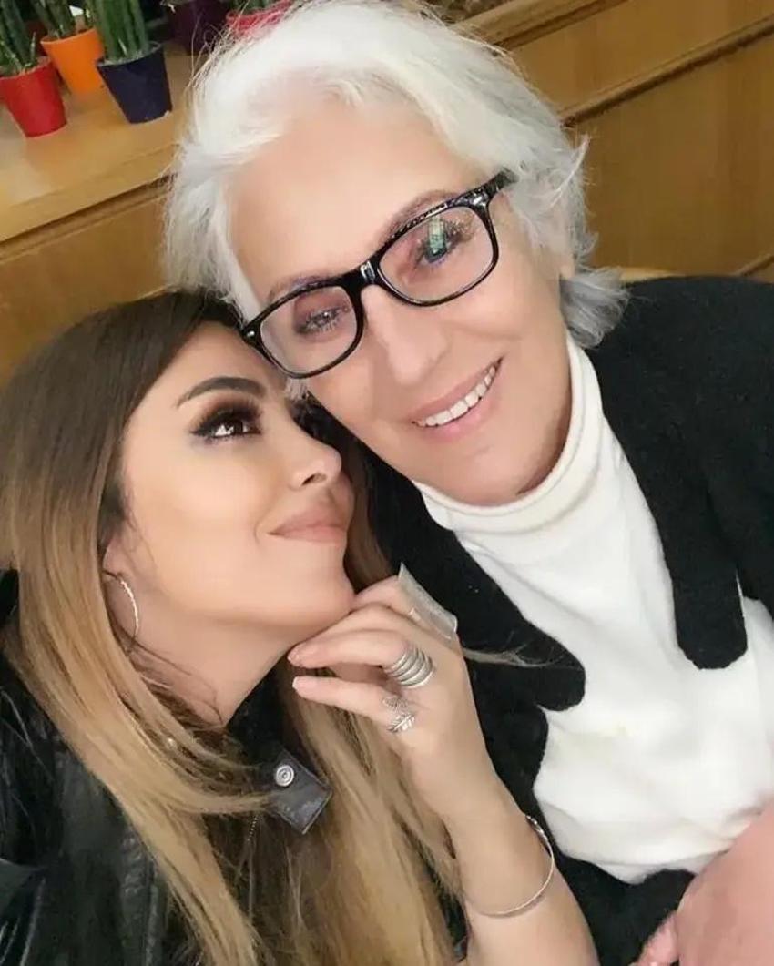 Aslı Hünel annesini kaybetti! Sosyal medyadan duyurdu