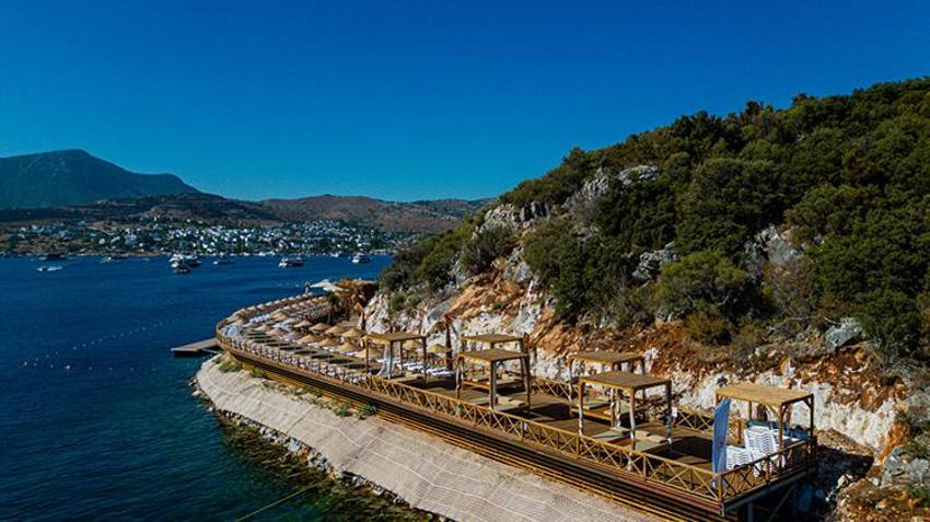 Bodrum Yalıkavak’ta lüksün ortasında halk plajı