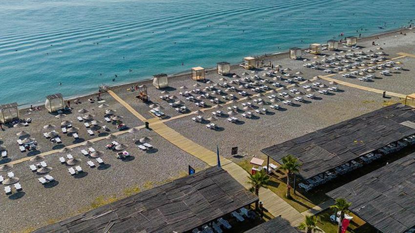 Bodrum Yalıkavak’ta lüksün ortasında halk plajı