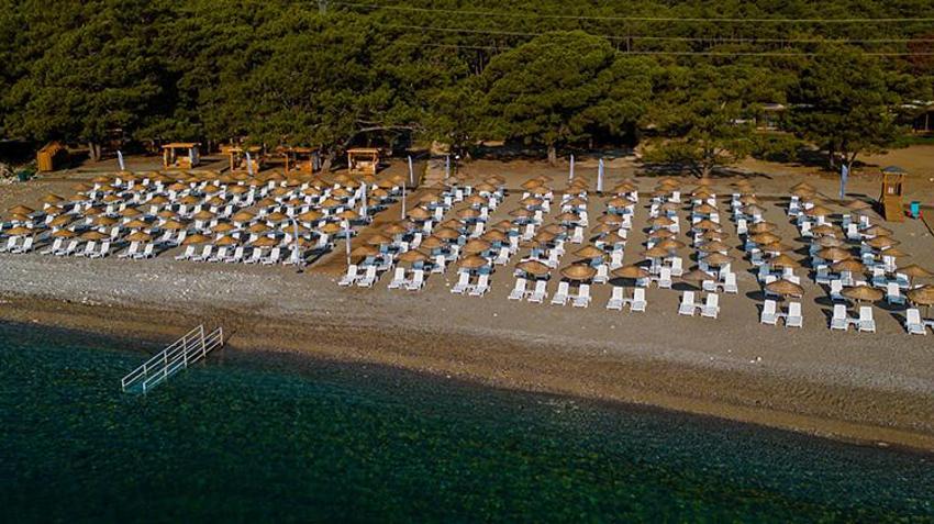 Bodrum Yalıkavak’ta lüksün ortasında halk plajı