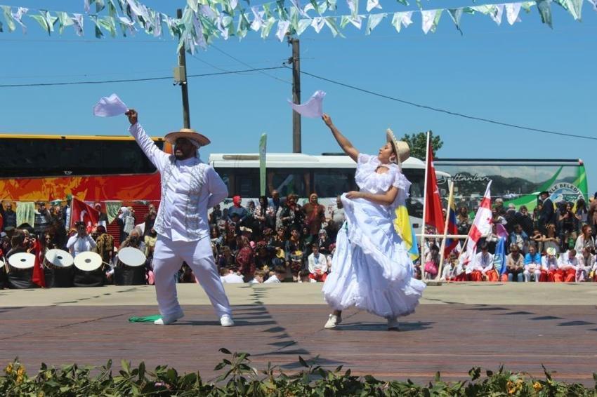 Giresun'da festivalinde ilginç gelenek: Dereye 7 çift, 1 tek taş atıldı!