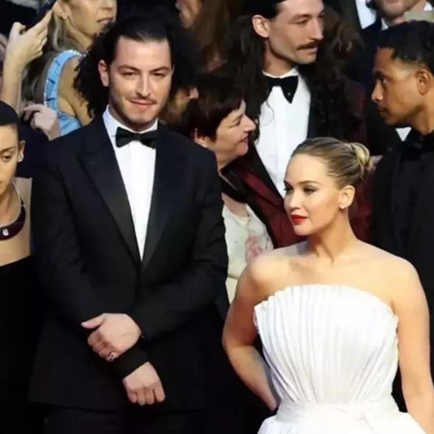 Cannes'da poz vermedi, ona hayran baktı! İşte ünlülerin kırmızı halı kombinleri
