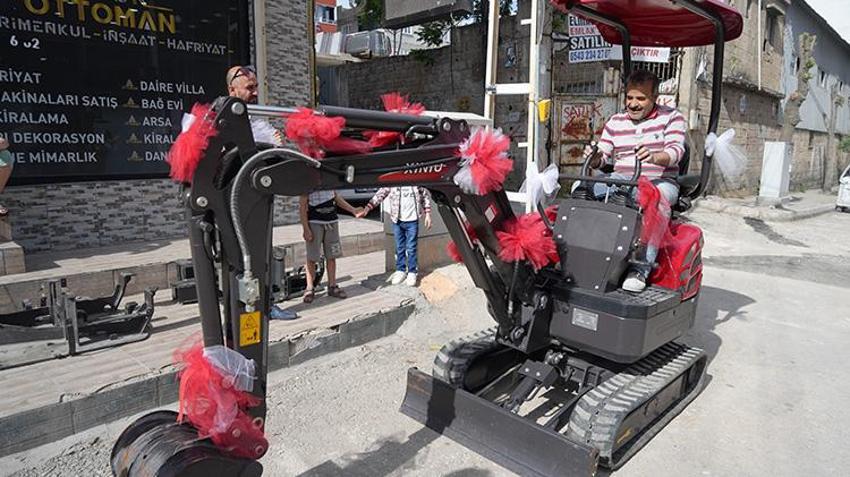 İşten ayrılan çalışanına 1 milyon TL değerinde hediye verdi! Gaziantepli patrondan işçisine büyük vefa örneği