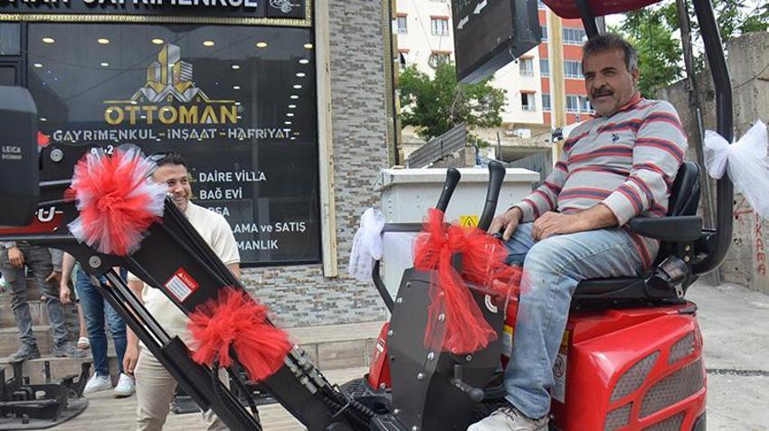 İşten ayrılan çalışanına 1 milyon TL değerinde hediye verdi! Gaziantepli patrondan işçisine büyük vefa örneği