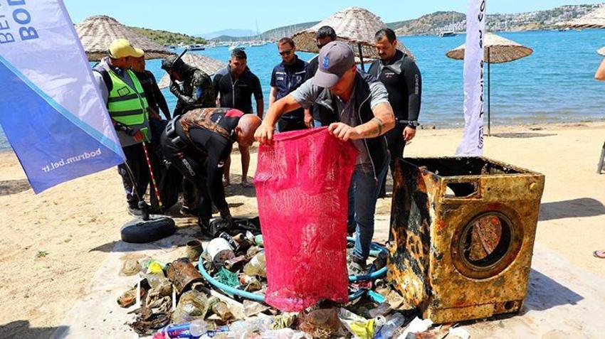 Denizden çıkanlar şaşırttı: Tam 43 kilo! Sahilde sergilendi
