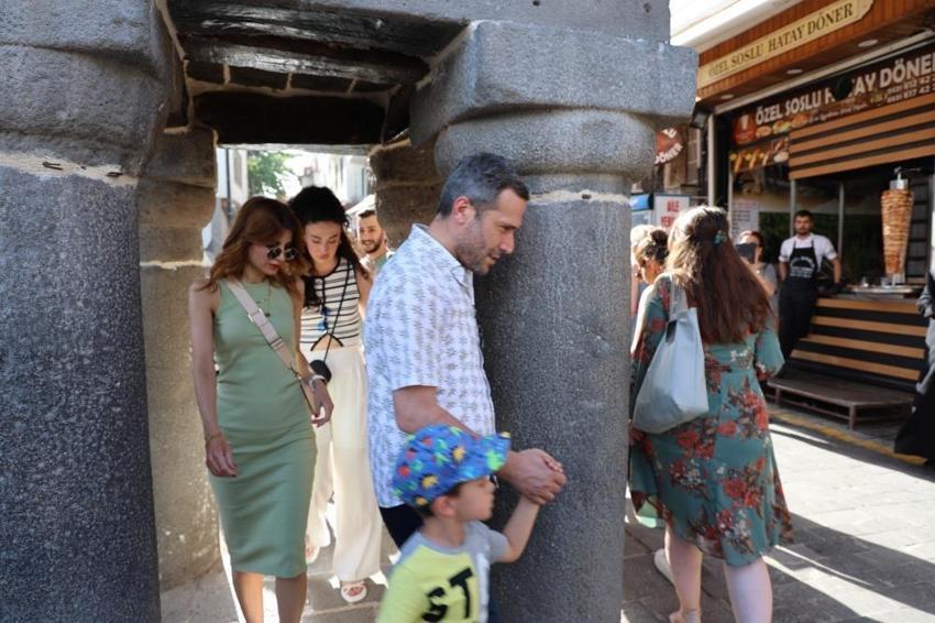Diyarbakır'da dilekler gerçekleşiyor! Çevresinde 7 kez dönülen minare turistlerin ilgi odağı oldu