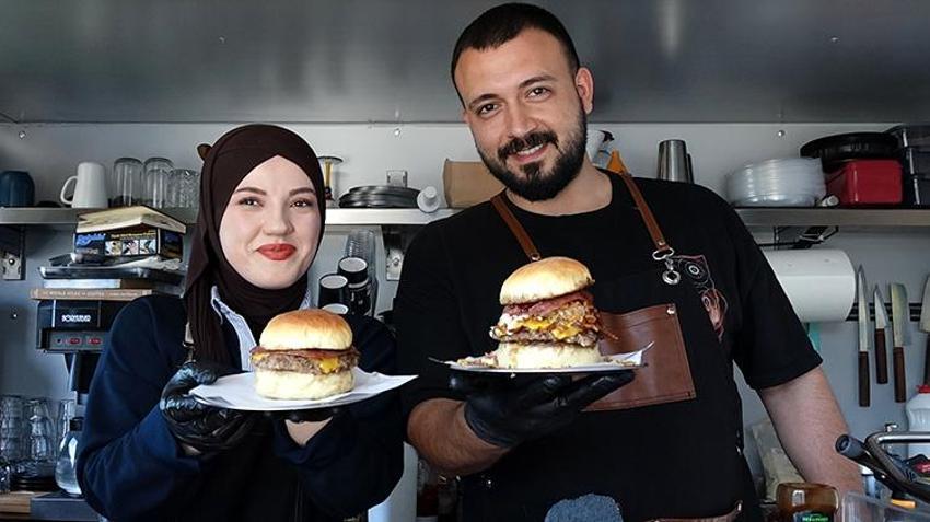Gündüz doktor, akşam burgerci! Stetoskopunu çıkarıp önlüğünü giyiyor: Heyecanlı ve güzel bir yolculuğa başladık