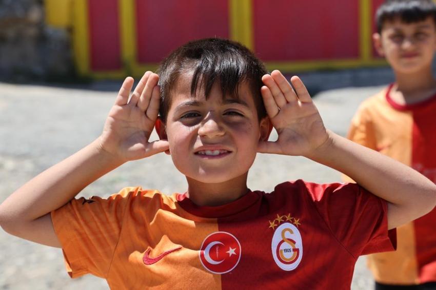 Diyarbakır'da evini sarı-kırmızıya boyatıp, Osimhen ve 5. yıldızı ekledi