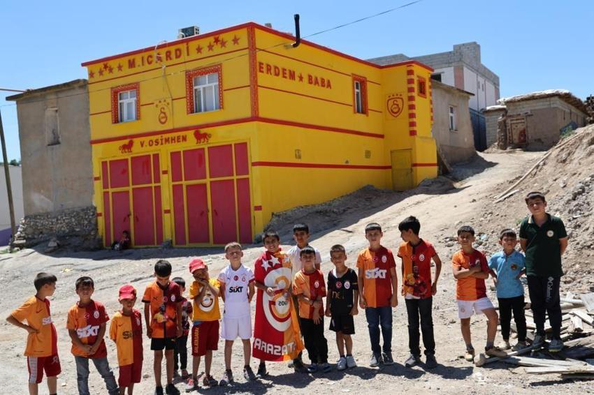 Diyarbakır'da evini sarı-kırmızıya boyatıp, Osimhen ve 5. yıldızı ekledi
