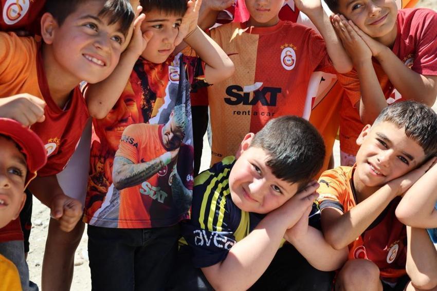 Diyarbakır'da evini sarı-kırmızıya boyatıp, Osimhen ve 5. yıldızı ekledi