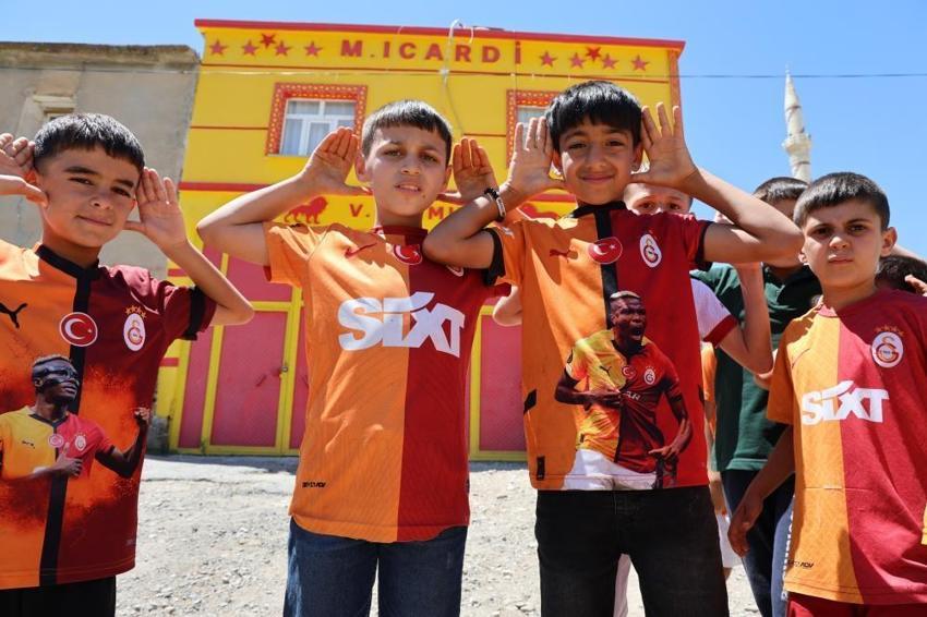 Diyarbakır'da evini sarı-kırmızıya boyatıp, Osimhen ve 5. yıldızı ekledi