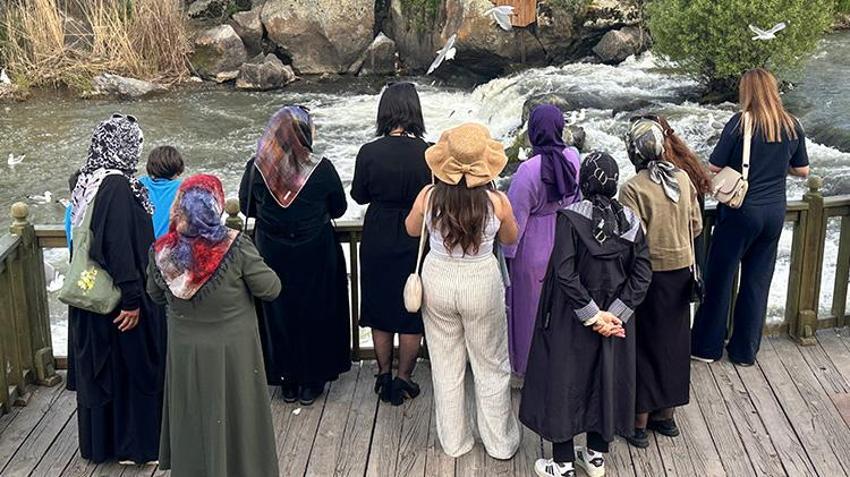 Van'da olağanüstü gün! 90 bin kişi o anları izlemek için Erciş'e akın etti