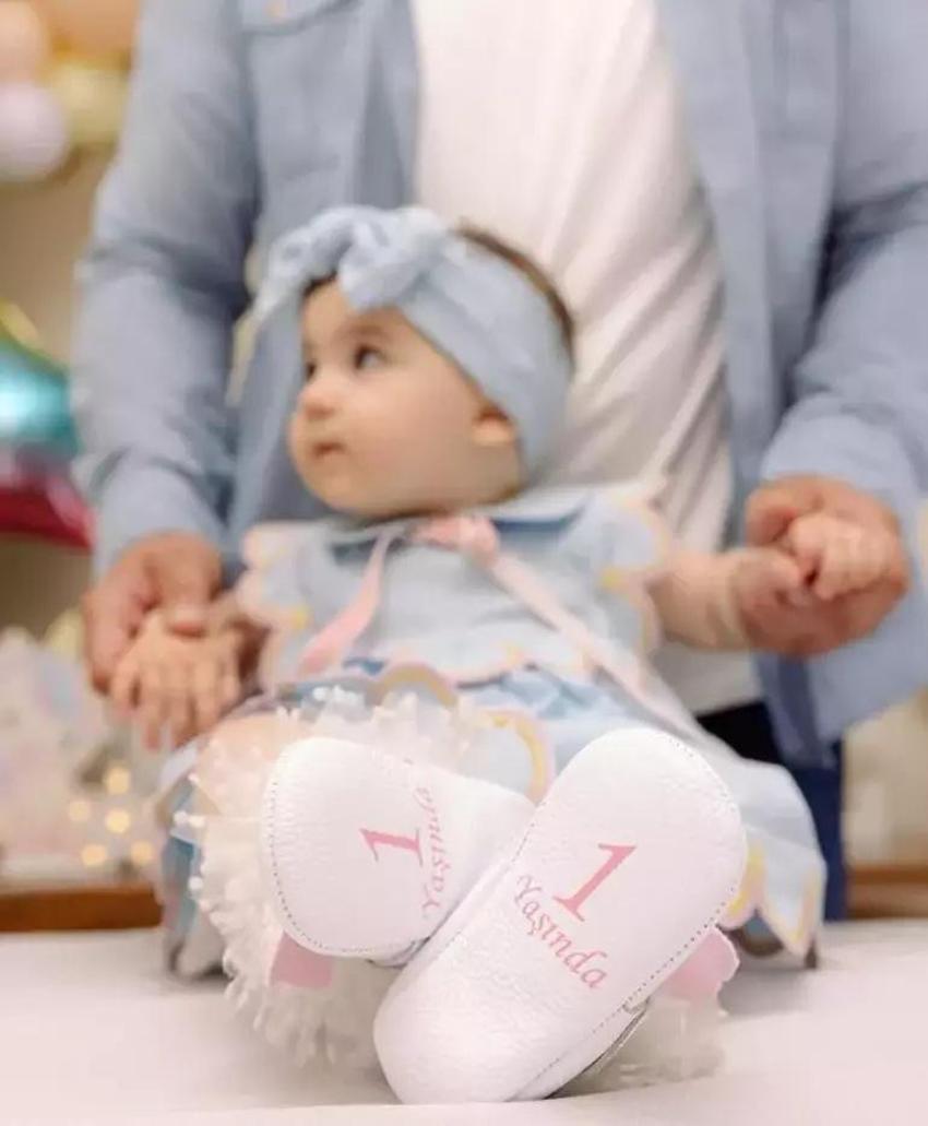Berk Oktay öpmelere doyamadı! Kızının doğum gününde aşka geldi
