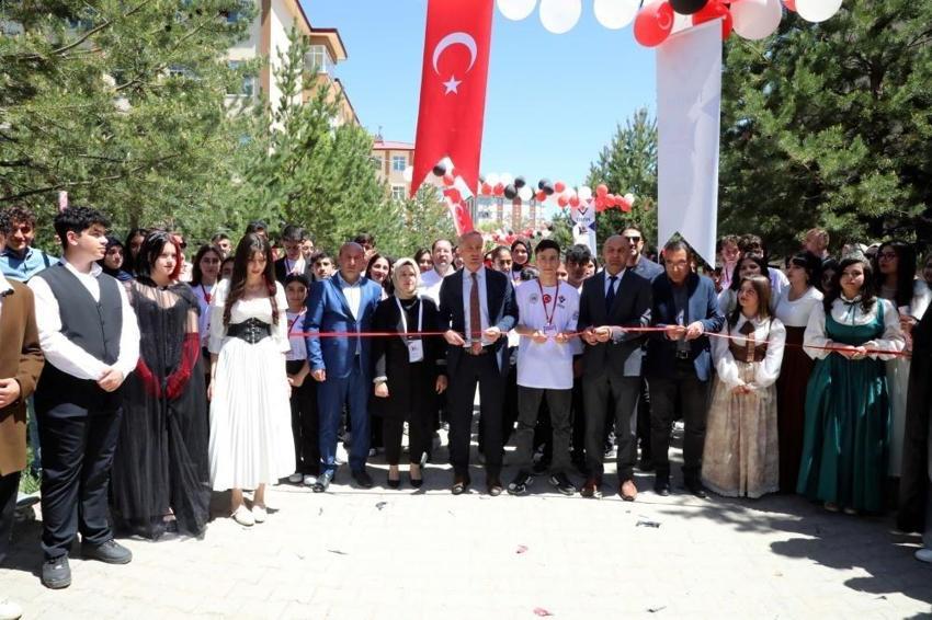 Ağrı'da herkes bilim adamı! Liseliler TÜBİTAK fuarına damga vurdu