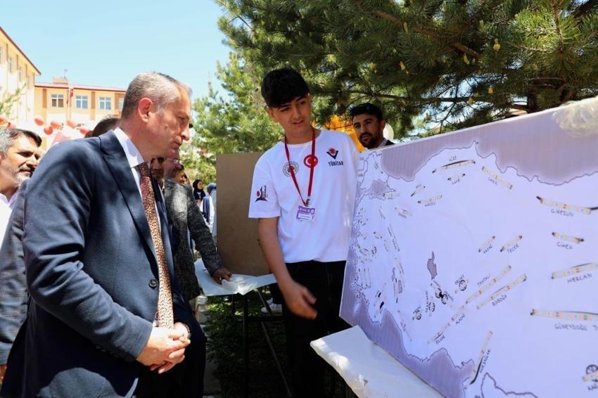 Ağrı'da herkes bilim adamı! Liseliler TÜBİTAK fuarına damga vurdu