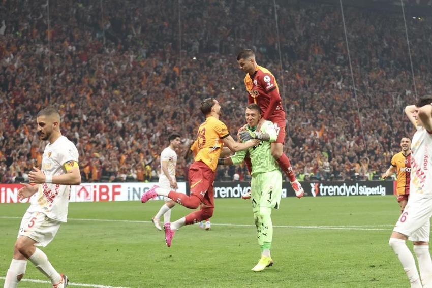 Victor Osimhen yeni takımıyla anlaştı! İlk oynayacağı maç bile belli oldu