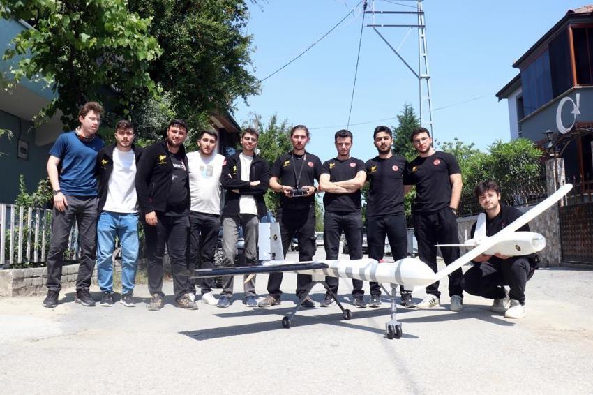 Daha önce böylesi görülmedi: Gelin ve damat neye uğradığını şaşırdı: Düğün konvoyunun önünü İHA ile kestiler, ortaya eğlenceli görüntüler çıktı!