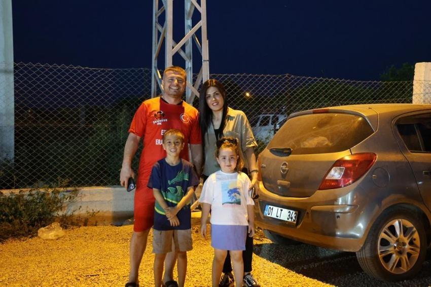 Böyle olur Adana'da evlilik yıldönümü! Kozanlı öğretmen 10. yılını kutladı