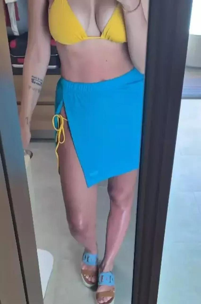 Hadise bikini şovuna Maldivler'de başladı!
