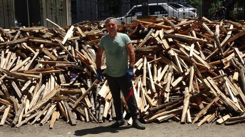Dünyada hiçbir oduncu onun kadar kazanamaz! Trabzon'da 49 yaşında kendine odundan bir şehir kurdu 
