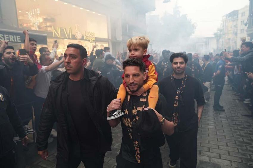 Galatasaray, Yenikapı'da kupayı kaldırdı! İşte o muhteşem görüntüler