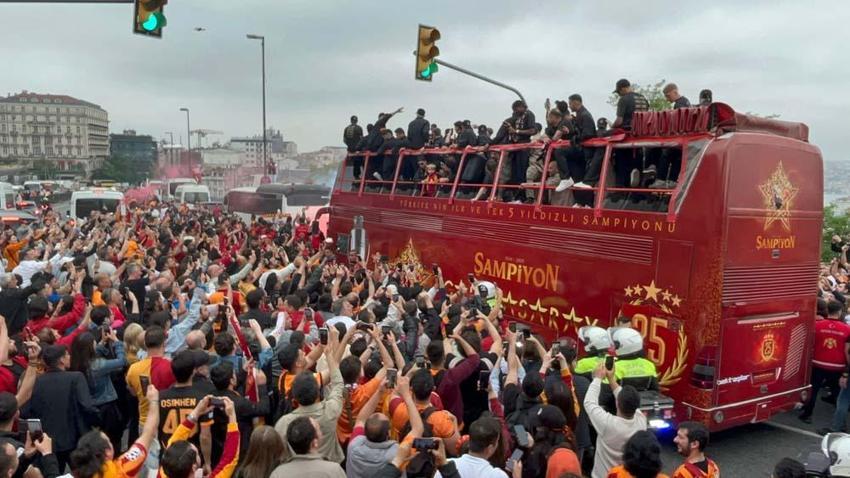 Galatasaray, Yenikapı'da kupayı kaldırdı! İşte o muhteşem görüntüler