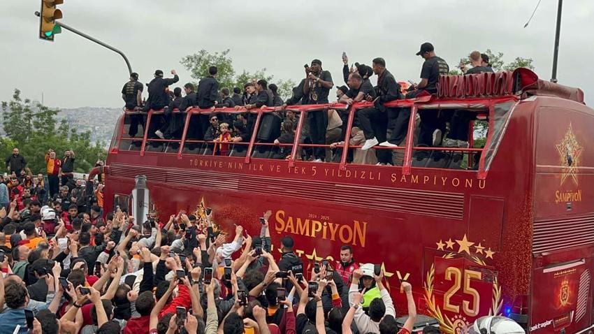 Galatasaray, Yenikapı'da kupayı kaldırdı! İşte o muhteşem görüntüler