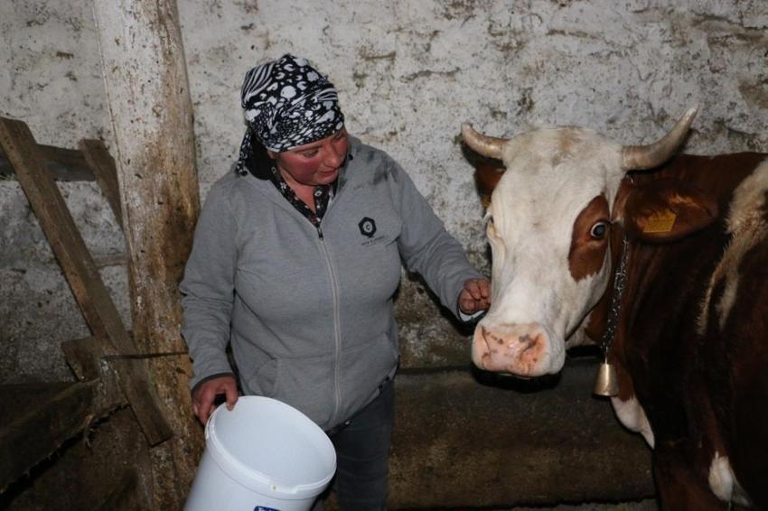 Gürcistan'dan Erzincan'a geldi! Çiftçiliği öğrenen kadın, tarıma değer katıyor