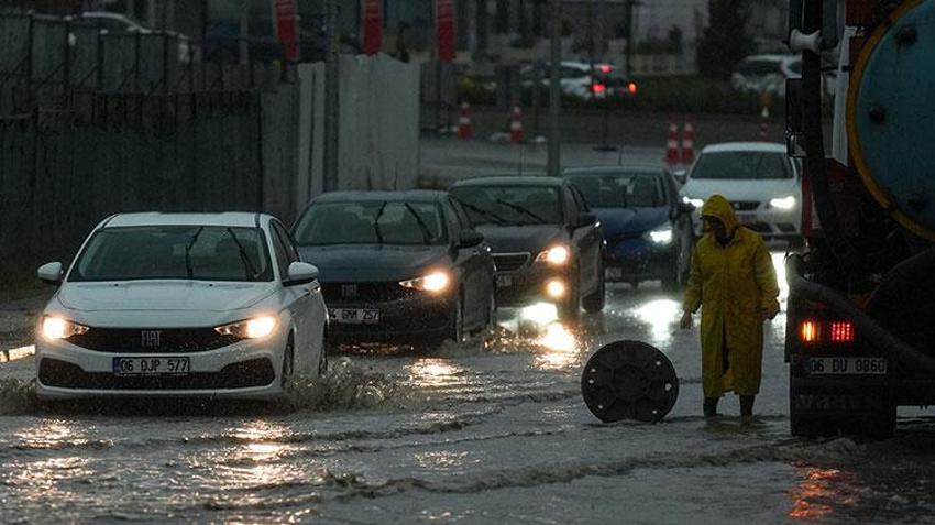 Türkiye genelinde kuvvetli yağış ve fırtına uyarısı: 38 il için sarı kod verildi! Hafta boyunca sürecek! İstanbul'da trafik felç oldu