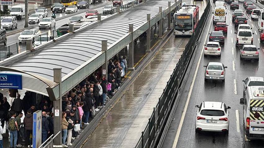 Türkiye genelinde kuvvetli yağış ve fırtına uyarısı: 38 il için sarı kod verildi! Hafta boyunca sürecek! İstanbul'da trafik felç oldu