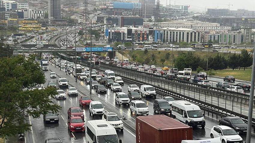 Türkiye genelinde kuvvetli yağış ve fırtına uyarısı: 38 il için sarı kod verildi! Hafta boyunca sürecek! İstanbul'da trafik felç oldu