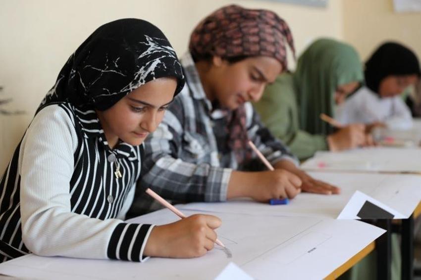 Diyarbakır'da üniversiteliler ressam keşfediyor! Kırsalda sanat hareketi başladı