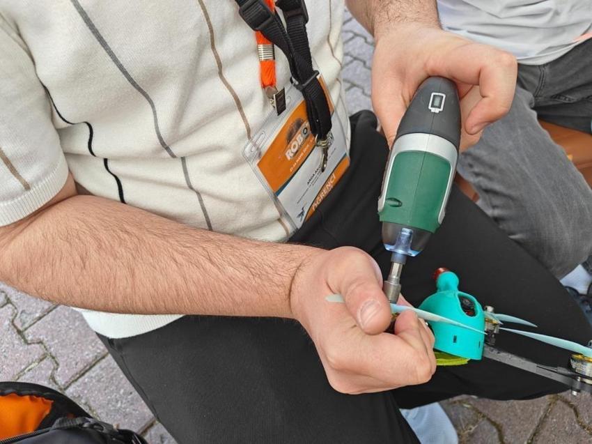 Robot yarışmasında en çok izlenen o oldu! Kayseri'de öğrenciler yerli yazılımlı İHA üretti
