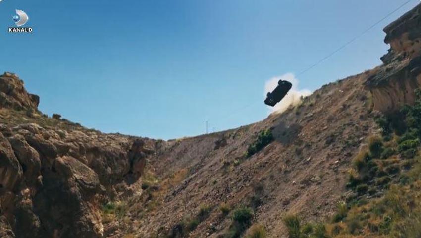 Araba uçurumdan yuvarlandı ve alev aldı! Alya oğlunu kanlar içinde buldu