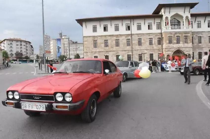 Sivas'ta festival havası: Kortej ile başladı