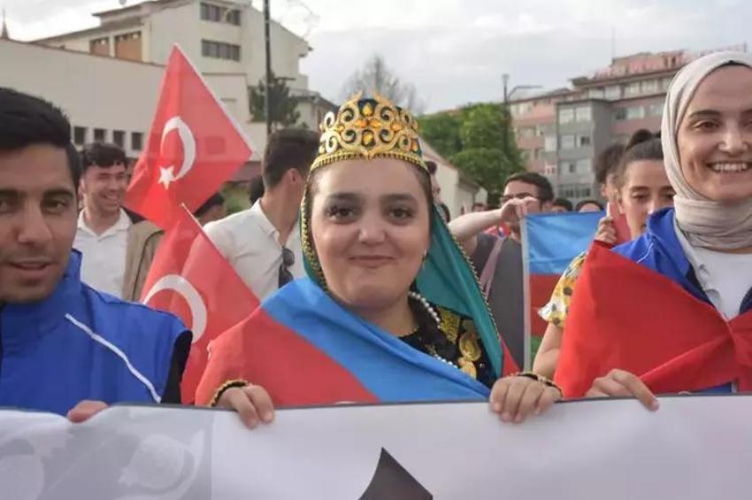 Sivas'ta festival havası: Kortej ile başladı