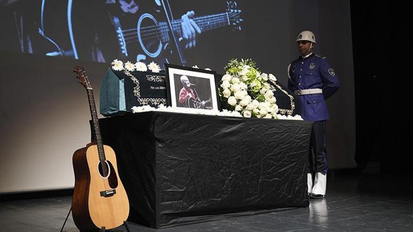 Cenaze asansörde mahsur kaldı! İlhan Şeşen son yolculuğuna uğurlandı