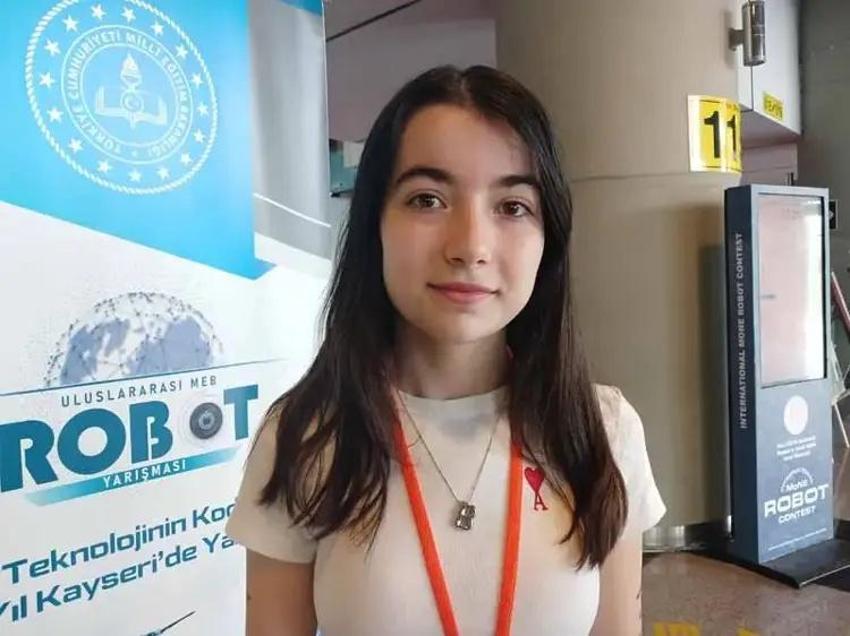 Baba ve iki kızı robot yarışmasına katıldı! Kayseri'den Bursa'ya derece ile döndüler